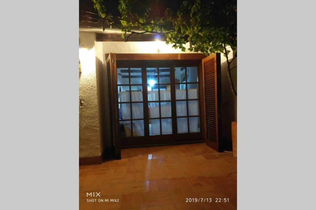 Casita blanca con fibra óptica y piscina cominutaria Tossa de Mar Exterior foto