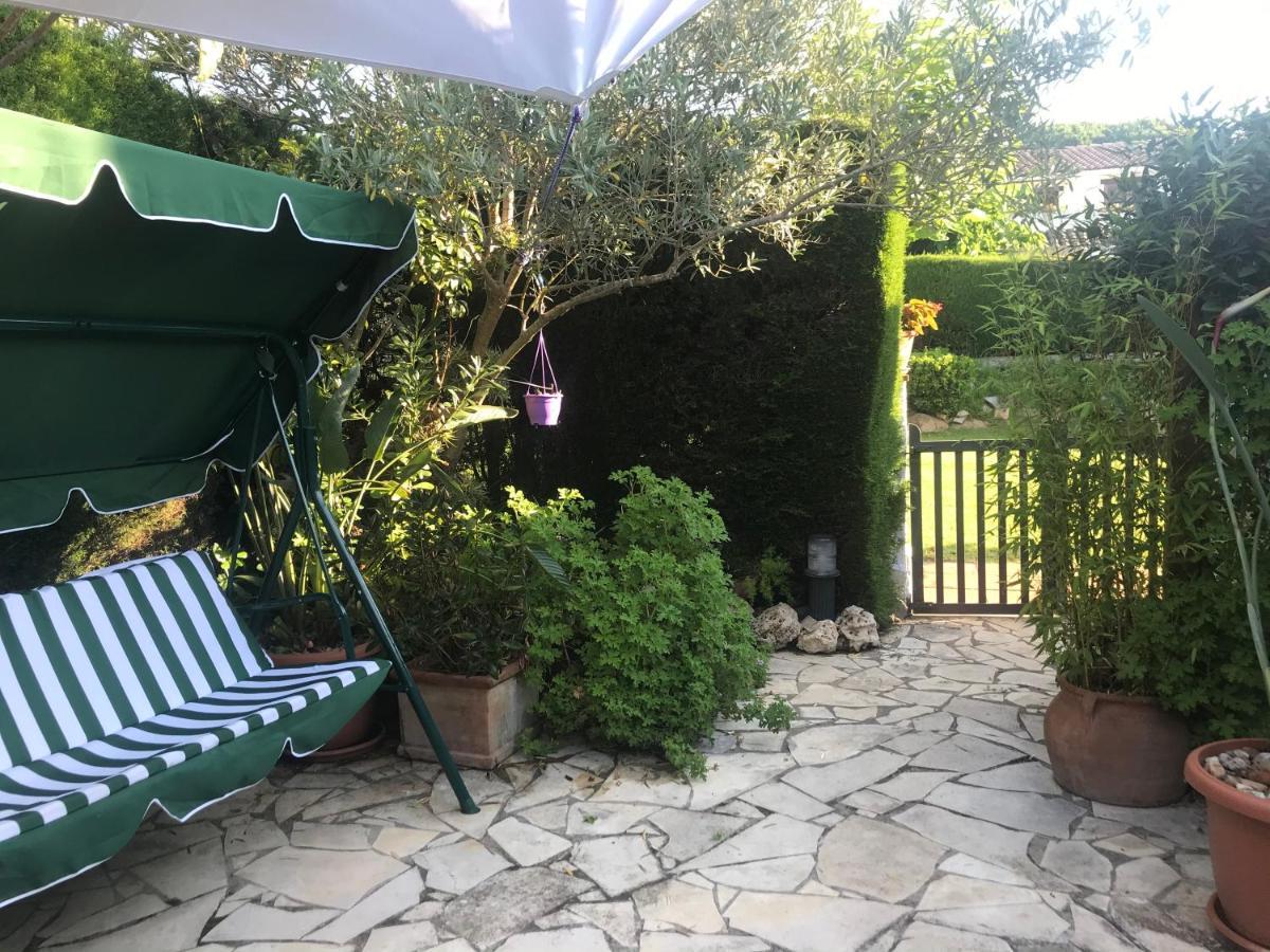Casita blanca con fibra óptica y piscina cominutaria Tossa de Mar Exterior foto