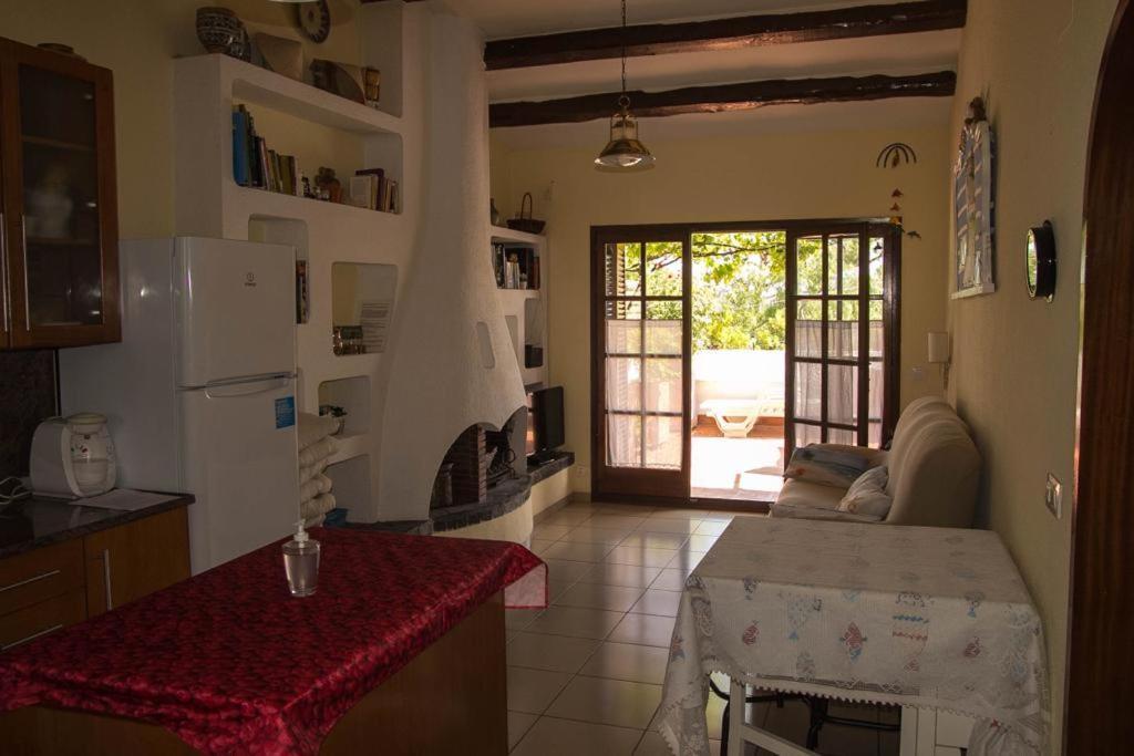 Casita blanca con fibra óptica y piscina cominutaria Tossa de Mar Exterior foto
