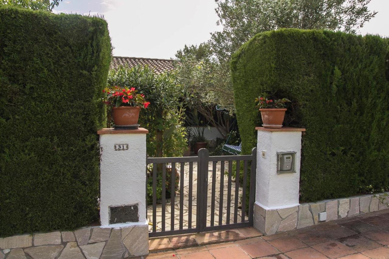 Casita blanca con fibra óptica y piscina cominutaria Tossa de Mar Exterior foto